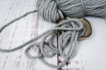 Lade das Bild in den Galerie-Viewer, Baumwollkordel rund 5mm hellgrau