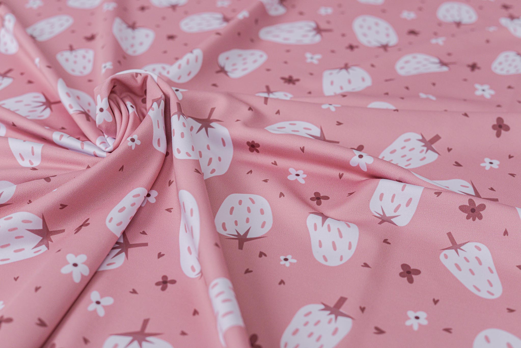 Lycra "Strawberry Patch" pink strawberry 0,5 m