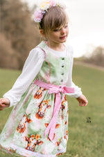 Lade das Bild in den Galerie-Viewer, BIO Baumwoll Satin "Blumenkälbchen" sky 0,5 m Lager
