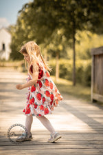 Lade das Bild in den Galerie-Viewer, Premium BIO Ripp Jersey &quot;Erdbeerblümchen&quot; 0,5 m groß
