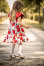 Lade das Bild in den Galerie-Viewer, Premium BIO Ripp Jersey &quot;Erdbeerblümchen&quot; 0,5 m groß
