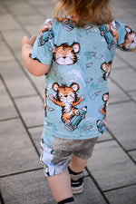 Lade das Bild in den Galerie-Viewer, Supersoft Premium BIO Jersey "Schultiger" groß 0,5 m
