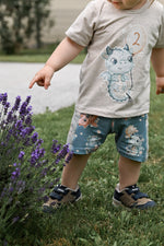 Lade das Bild in den Galerie-Viewer, Supersoft Premium Jersey "Monddrachenbaby" sky Sticker groß 0,5 m
