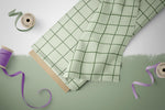 Lade das Bild in den Galerie-Viewer, Supersoft Premium Jersey &quot;Weinbeeren&quot; Grid Grün helldunkel 0,5 m
