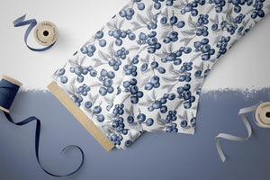 BIO Baumwoll Satin "Sketched Blueberries" klein 0,5 m