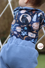 Lade das Bild in den Galerie-Viewer, Premium BIO Jersey &quot;School of Magic&quot; Love midnight 0,5 m
