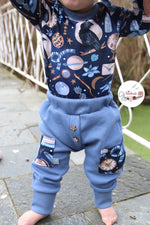 Lade das Bild in den Galerie-Viewer, Premium BIO Jersey &quot;School of Magic&quot; Love midnight 0,5 m
