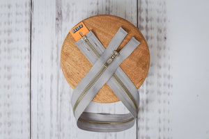 Metall Reißverschluss (teilbar) 40 cm hell grau