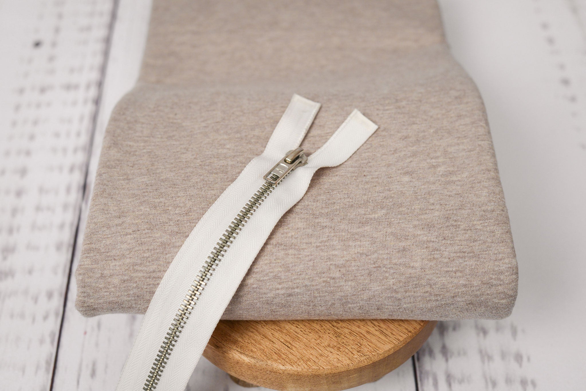 Metall Reißverschluss (teilbar) 40 cm hell beige