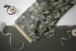 Lade das Bild in den Galerie-Viewer, Webware für Bermudashorts "Camo Hearts" COLLECTION

